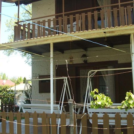Hotel Agancs Vendégház Balatonszárszó Exterior foto